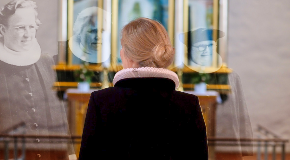 Collage med billede af en kvindelig præst foran et alter med ryggen til kameraet og billeder af de tre første kvindelige præster i Danmark indsat