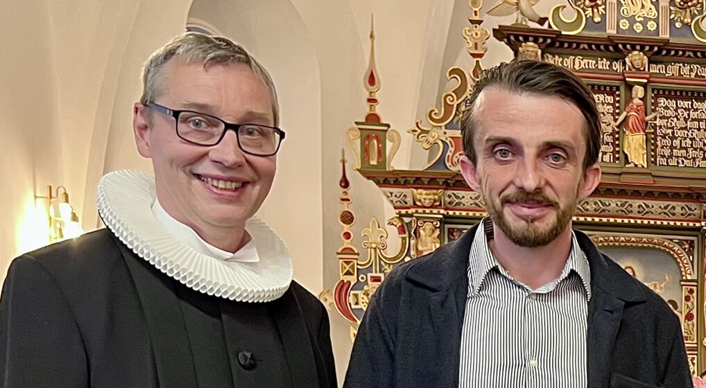 Billede af provst Poul Ivan Madsen og ukrainske Serhii Derkach i Skjern kirke
