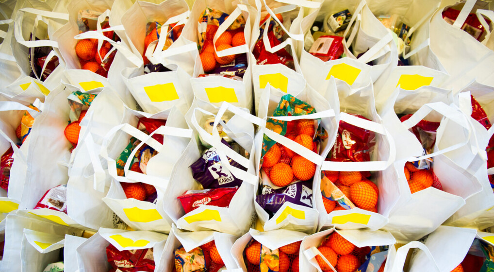 Poser med madvarer til julehjælp