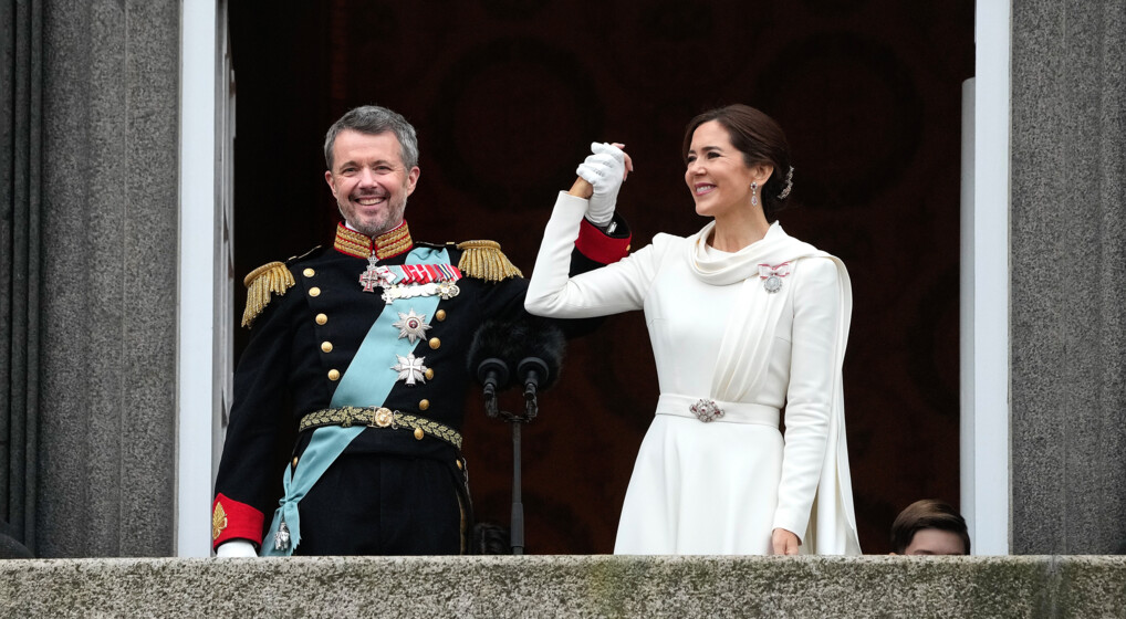 Kongen og dronningen på balkonen på Christiansborg slot