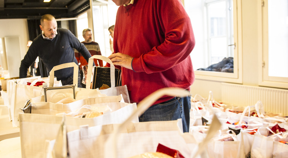 Billede af poser med julehjælp til udsatte familier