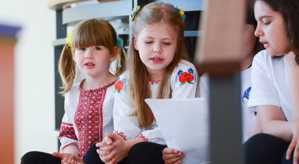 Fire ukrainske børn til gudstjeneste i Lem kirke